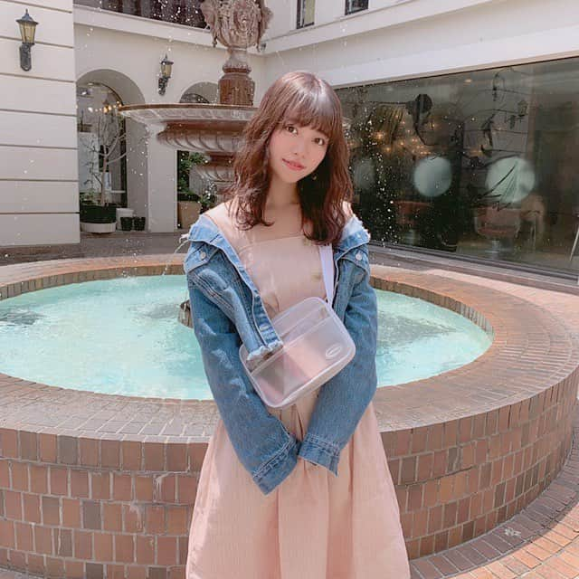 牧野桃美さんのインスタグラム写真 - (牧野桃美Instagram)「. . #ももこーで 🍑 ▫️Setup / #redyazel . ▫️Bag /  #almostblue . ▫️Gjaket / #BEAMS . . . クリアバッグは韓国のでかわいい、、🇰🇷 @almost.blue  っていう同じブランドの ウォレットとポーチも持ってるよん💕 クリアバッグとスポーティな雰囲気がトレンド感満載だよね✨ 6月14日〜16日に東京でPOPUPを するみたいなのでみんなも直接見に行ってみてね🐇！ . . . . . . . #sサイズ#155cm #今日のコーデ#きょコ#code#女の子#お洒落さんと繋がりたい#코디#스타일링#패션스타그램#데일리#데일리룩#옷스타그램#女の子#sexy#followme#cordinate#outfit#ootd#夏コーデ#レディアゼル#セットアップ#クリアバッグ#韓国ファッション#韓国ブランド#🇰🇷」6月6日 19時07分 - momomi_makino