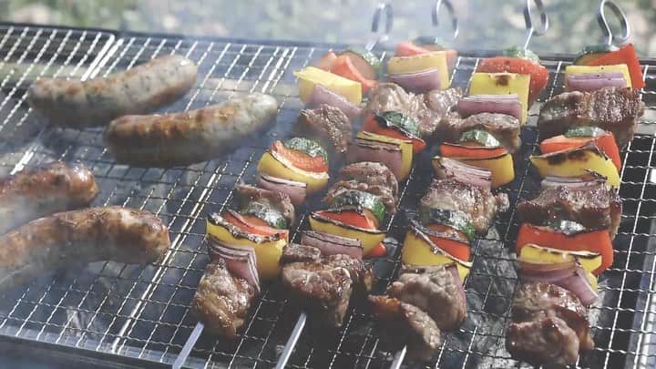 Coleman Japanのインスタグラム：「🎥 Coleman Camp Gear Vol.5🏕 ロングセラーBBQグリル「クールスパイダープロ」は、焼網の高さで火力の調整が可能。優れた機能のオールステンレス大型グリル🍖 ・ ・ ・ #灯そうColeman #灯そうコールマン #灯そう #Coleman #コールマン #Camp #キャンプ #Outdoor #アウトドア #BBQ #バーベキュー #バーベキューグリル」