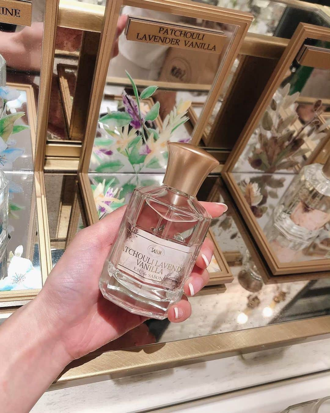 冨張愛さんのインスタグラム写真 - (冨張愛Instagram)「ずっと愛用しているSABON♡ 今日から EAU de SABON が 新発売するそう ☺︎ パチュリラベンダーバニラなど 人気の香り5種類が フレグランスとボディジュレなったんです🧼✨ 香水とボディジュレで別の香りを重ねて ペアリングしても 楽しめる 粋なアイテムで 集めたくなる〜❣️ * 新発売に合わせて 6/6〜7/28まで 中目黒のアトリエSABONで 新商品を試したり 香りのペアリング体験などができる「MY SALON」が開催されるみたいです💕 とっても雰囲気の良い場所なので是非足を運んでみてください🌿 * onepiece ... #dannyandanne #SABON #instagood #instabeauty #beauty #coordinate #ootd #outfit #fashion #instafashion #meg_ootd #PR #코디네이트 #패션 #카메라 #コーディネート #コーデ #ファッション #今日のコーデ #今日の服 #SABON香りペアリング #オーデュサボン #ボディクリーム #香水 #ダニーアンドアン」6月6日 19時16分 - megumitomihari