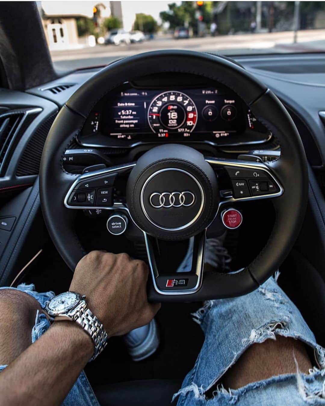 Daily Watchさんのインスタグラム写真 - (Daily WatchInstagram)「Can you name the watch inside this Audi R8 V-10? 🤔🔍 Photo by @paid2shoot」6月6日 19時17分 - dailywatch