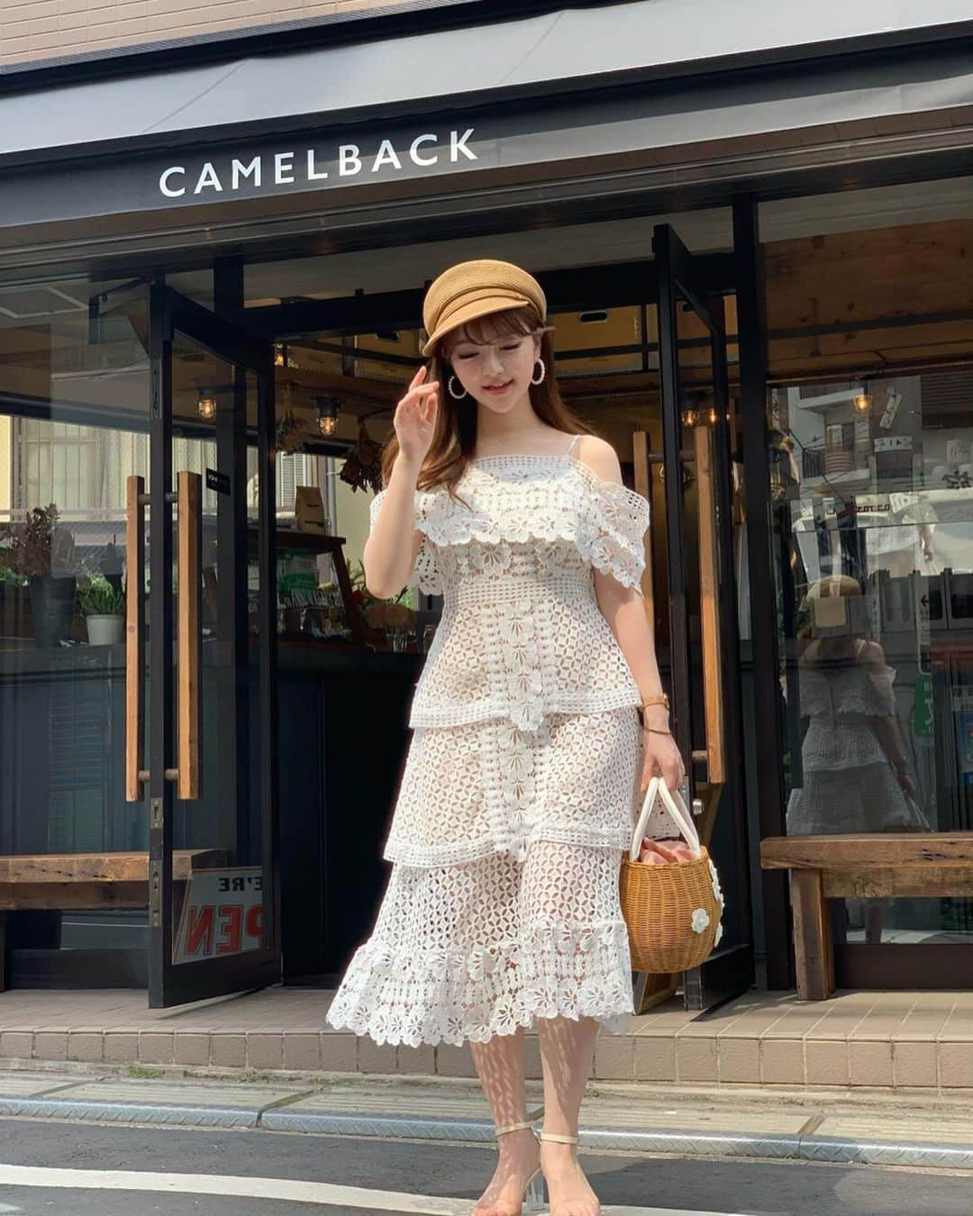 蓼沼綾さんのインスタグラム写真 - (蓼沼綾Instagram)「💐👒🥚🇫🇷🥪 ^_^ O.U.T.F.I.T... @camelback_tokyo は お寿司屋さんの卵焼きを使った サンドウィッチが食べられるお店🥚💕 おしゃれでセンス良くって カフェラテもかなり本格的です🥤💕 ・ 沢山のお問い合わせをいただいているワンピは @selectshop_lumignon のもの💐 ベージュのしっかりとした裏地がついてるので 1枚でも気にせず楽しめます💗 ・ ・ #lumignon #ootd #outfit #codenate #instastyle #fashion #今日のコーデ #レースワンピ #オフショル #サマードレス #インポートファッション #camelback #東京カフェ #東京カフェ巡り」6月6日 19時18分 - tadeaya