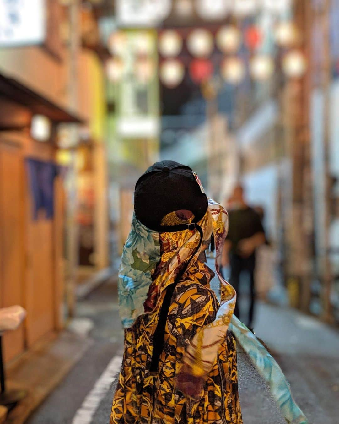 Fashionsnap.comさんのインスタグラム写真 - (Fashionsnap.comInstagram)「【#TOKYONIGHTSNAP IN SHIBUYA】 ネオンで彩られる夜の東京を舞台に、Googleのスマートフォン「Google Pixel」でナイトスナップを敢行📸今週は渋谷編をお届け！  1人目 中川友里 Occupation キャスティング、PR、DJ Outerwear #ACUODbyCHANU Pants #UNIQLO Shoes #adidasbyRickOwens Scarf #GENKOTSUCREATE  2人目 高井香子 Occupation 韓国トレンドライター Jacket #RASPBERRYPIE T-Shirt #Hanes Shoes #k3 Necklace: #RASPBERRYPIE  3人目 Nicola Formichetti Occupation Fashion director / designer Outerwear #vintage Tank top #UNIQLOandALEXANDERWANG Pants #UNIQLO Shoes #footthecoacher  #Pixelで撮影 #夜景モード #pr」6月6日 19時28分 - fashionsnapcom