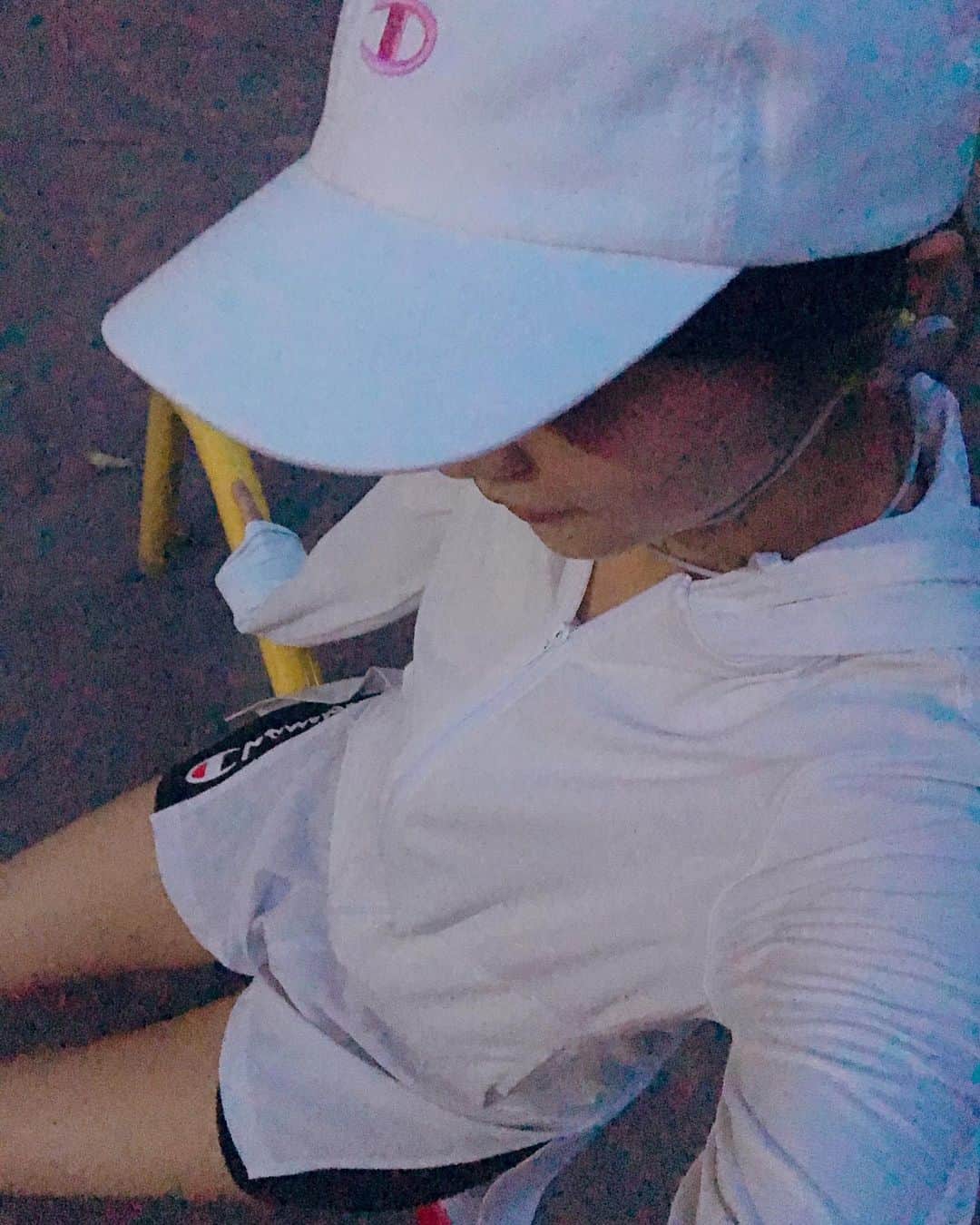 根岸愛のインスタグラム：「最近ほんと運動にハマってる🏃‍♀️ほんと軽くだけど毎日ストレッチと筋トレは続けてて走れる日は最高🥳引き締めたいなぁ！1枚目足細く見えるけど現実は3枚目( ͡° ͜ʖ ͡°) #training #champion #sports #sportswear」