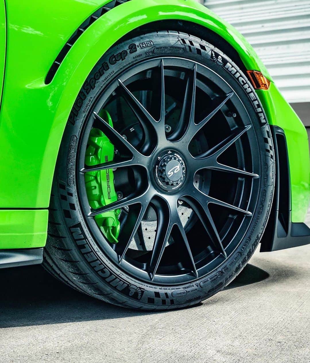 CarsWithoutLimitsさんのインスタグラム写真 - (CarsWithoutLimitsInstagram)「PTS Lizard Green #GT2RS  Photo @kfletchphotography  #carswithoutlimits #toronto」6月6日 19時32分 - carswithoutlimits