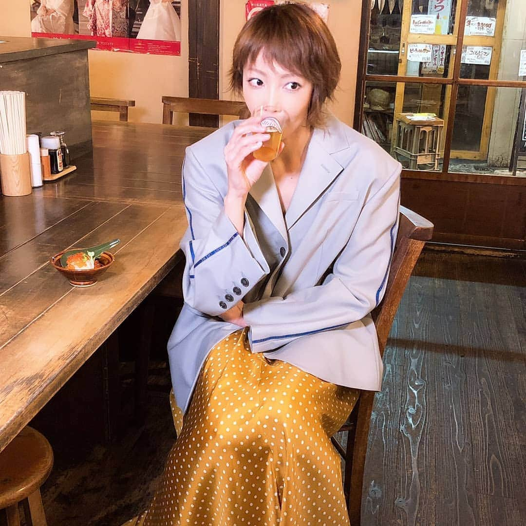 柚希礼音さんのインスタグラム写真 - (柚希礼音Instagram)「🍋 今日は、終演後BARFOUTの取材でした☺️💗💗💗 今日のお店も最高でしたー👍 東京公演ラストスパート 頑張りマッス😊  #BARFOUT」6月6日 19時39分 - reonyuzuki_official