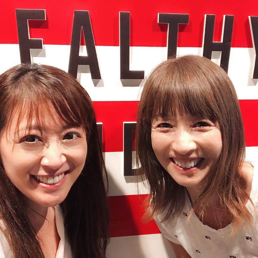 花田美恵子さんのインスタグラム写真 - (花田美恵子Instagram)「ハワイに帰る前に @satoppiko さとぴーさんとミーティング @teddysbiggerburgersjapan  はじめまして、なのに、ずっと前から知ってたみたいに意気投合💓 お仕事のお話も、プライベートなお話も、お互いに伝えたいことがいっぱいで時間切れに... 来週ハワイでお待ちしてます🌈  #hawaii #tokyo #meeting #healthylifestyle #seeyousoon  #ハワイ #東京 #打ち合わせ #はじめまして」6月6日 19時44分 - hawaiimieko