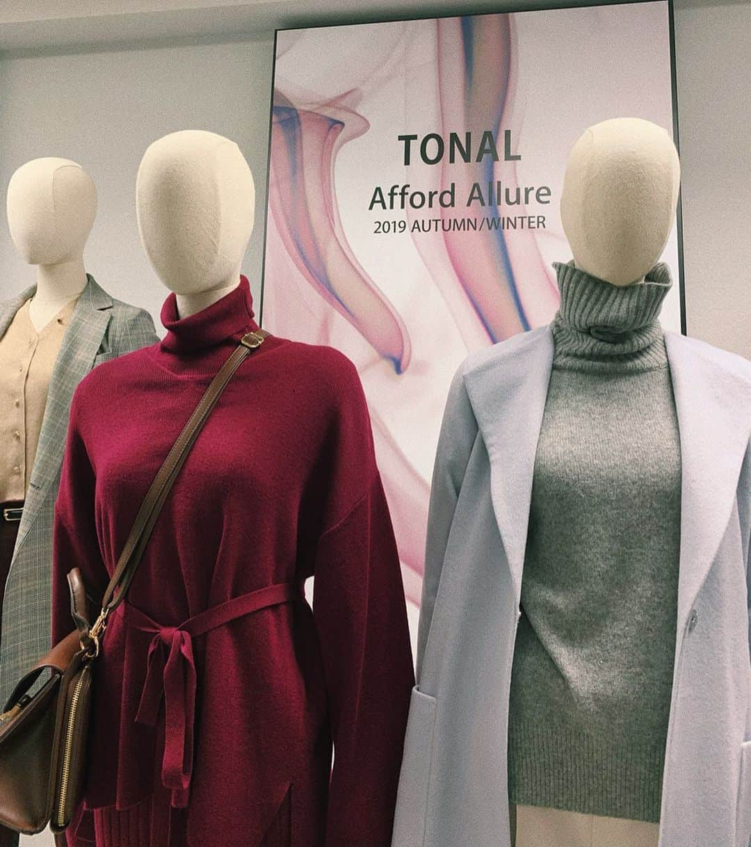 sayocoさんのインスタグラム写真 - (sayocoInstagram)「TONAL / ECLIN 2019AW exhibition🍂 ・ 大人可愛かった🥰♥️ 久しぶりな方々にも会えて行ってよかった💋 ・ 届くの楽しみ♡ ・ ・ #tonal#eclin#2019aw#展示会」6月6日 19時47分 - sayoco