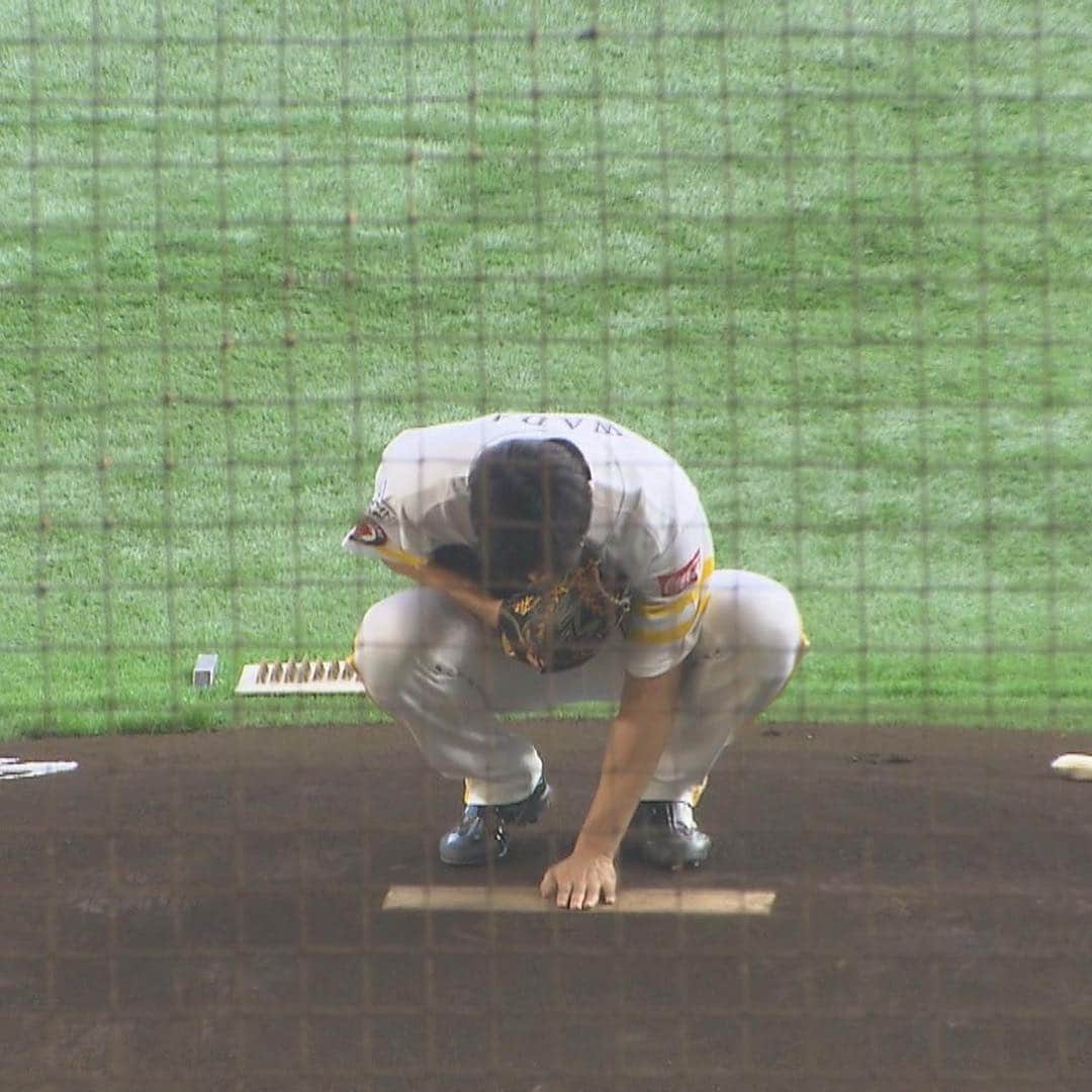 テレビ西日本「Cubetnc」さんのインスタグラム写真 - (テレビ西日本「Cubetnc」Instagram)「頼もしいベテラン左腕が帰ってきました！ ソフトバンクホークスの和田毅投手が、 おととしの日本シリーズ以来、 581日ぶりの1軍マウンドに。 自身に勝ち星は付きませんでしたが、 ５回２失点の好投でチームの連勝に貢献しました。 今週のＣＵＢＥでは、 復活を遂げるまでの和田投手に密着。 貴重な視聴者プレゼントもいただきましたよ！ 応募には番組中のどこかで発表される “キーワード”が必要になりますので、 メモの準備もお忘れなく。 放送はあさって、８日（土）あさ10時25分からです。 ぜひ、ご覧ください！  #池田親興 #和田毅 投手 #ソフトバンクホークス　#sbhawks #視聴者プレゼント あります #福岡NEWSファイルCUBE #田久保尚英　#角田華子 #テレビ西日本　#TNC」6月6日 19時48分 - cubetnc