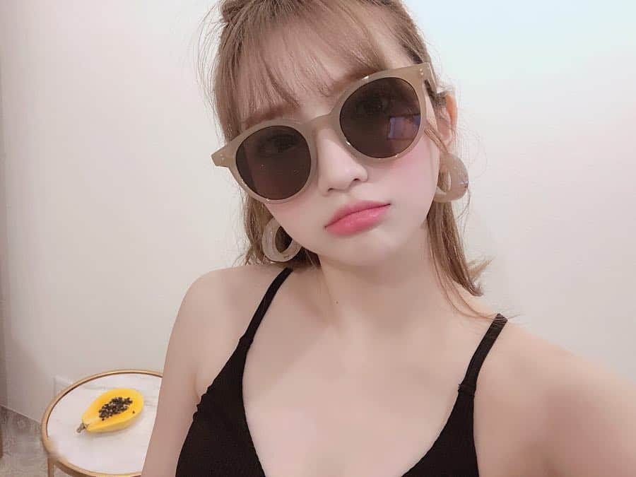 南りほのインスタグラム：「🕶🌻」