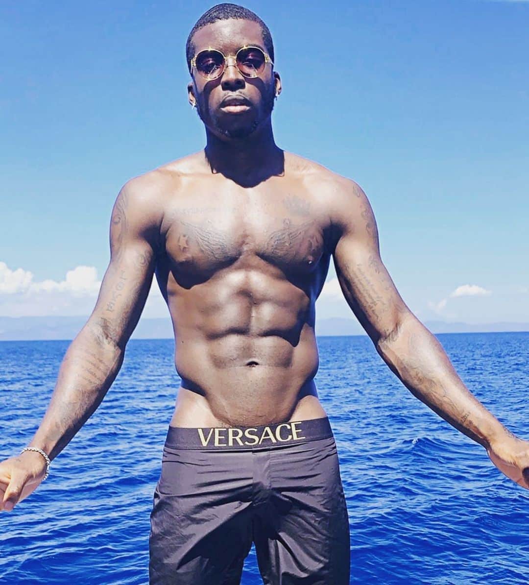 セイ・オジョのインスタグラム：「🏄🏾‍♂️」