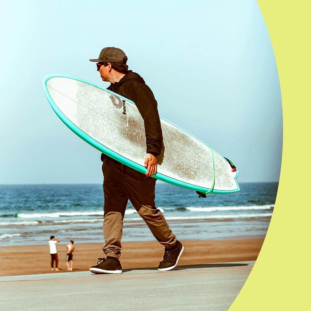 スイムズのインスタグラム：「Your versatile standby for active days on the beach + beyond. Tap to shop our Breeze Tennis Knit Sneaker #shoesoftheday #SS19 #mensstyle #sneakers 📸: @lifeof.nate」