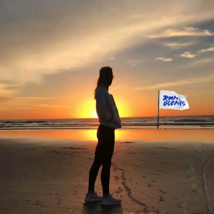 リンジー・シャープのインスタグラム：「Having grown up by the sea in Edinburgh...I have a soft sport for our oceans. 🌊 I’m also a Cancer 🦀 so I feel best when I’m near water. 🌍💙 Sadly as much as 40% of the world oceans are heavily affected by human activities, including pollution and loss of coastal habitats. I grew up playing on the beach and it’s up to us to make sure that future generations can do the same. Join the movement and #RunForTheOceans happening 8- 16 th June. Sign up on Runtastic and learn more through the link in bio. #CREATEDWITHADIDAS」