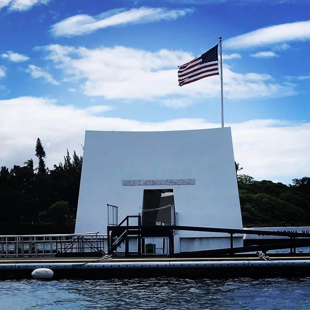 レイ・アレンさんのインスタグラム写真 - (レイ・アレンInstagram)「Today is the the 75th anniversary of D-Day and what a place for me to be and learn about how the United States was attacked on December 7, 1941, which prompted us to go to war! #pearlharbor #ussarizonamemorial #ussmissourimemorial #ussnevadamemorial #hickamairforcebase @theuso #globemaster #themoose #usotour2019 #honolulu」6月7日 1時25分 - trayfour