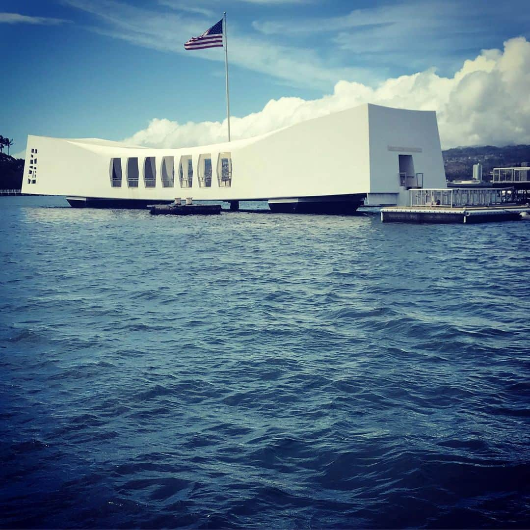 レイ・アレンさんのインスタグラム写真 - (レイ・アレンInstagram)「Today is the the 75th anniversary of D-Day and what a place for me to be and learn about how the United States was attacked on December 7, 1941, which prompted us to go to war! #pearlharbor #ussarizonamemorial #ussmissourimemorial #ussnevadamemorial #hickamairforcebase @theuso #globemaster #themoose #usotour2019 #honolulu」6月7日 1時25分 - trayfour