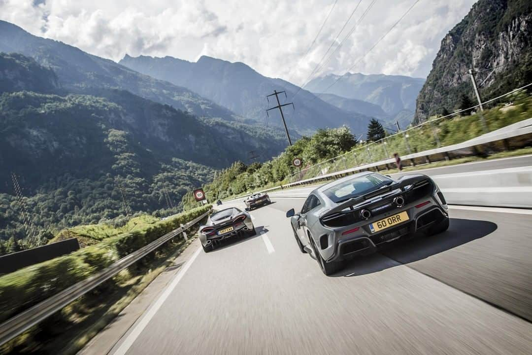 McLaren Automotiveさんのインスタグラム写真 - (McLaren AutomotiveInstagram)「Mountains and the open road. All, from behind the wheel of a McLaren. Check out our story for more about #MclarenExperiences  #McLarenLifestyle」6月6日 20時01分 - mclarenauto