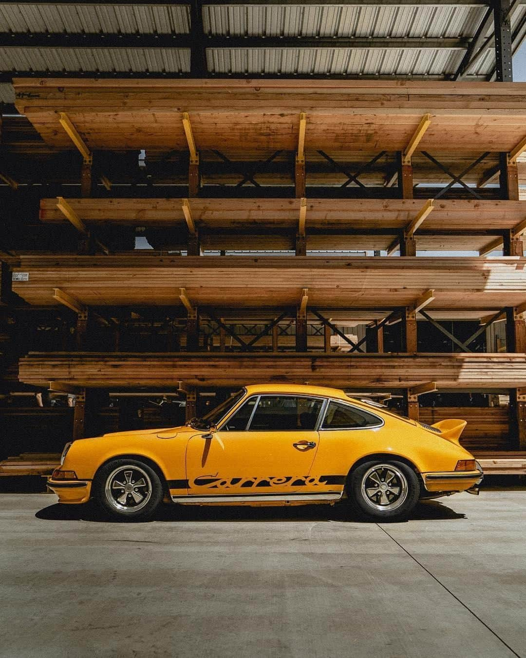 Porscheさんのインスタグラム写真 - (PorscheInstagram)「Born a classic. #PorscheMoment #Porsche #TimelessMachine #Porsche911 (📸: @shiftpattern)」6月6日 20時21分 - porsche