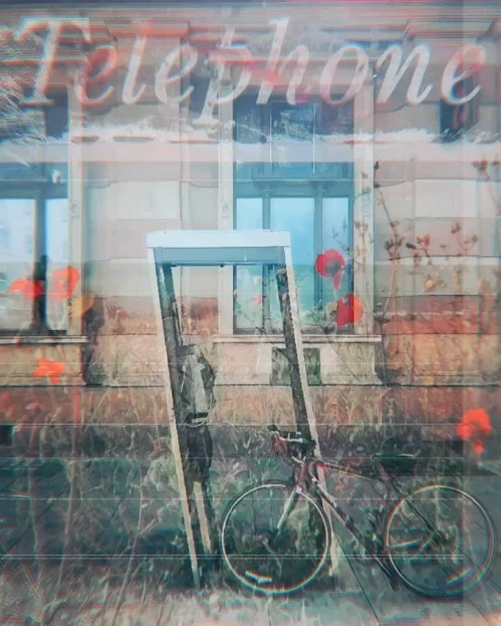 Tea and sittingのインスタグラム：「📞...🎵( tap for sounds )  Found a fantastic wonky telephone box for my #thelonelykioskproject in Brighton this morning which prompted me to have a play around with @enlightvideoleap and @filmmapp to help echo it’s faded functionality... ☎️🌿 #parkedbikesoftgeworld #telephonebox #telephonekiosk #payphoneography」