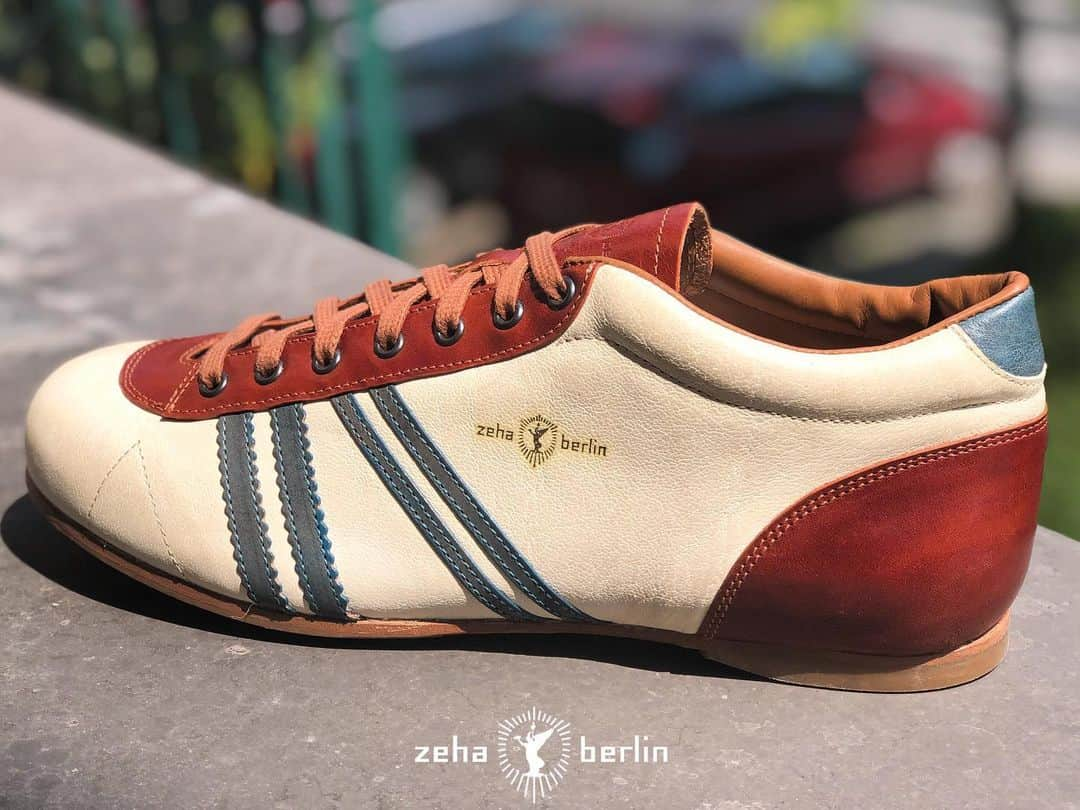 ツェハさんのインスタグラム写真 - (ツェハInstagram)「Carl Hässner FINALIST #zehaberlin #sneakers #vintagesportswear #oldgermanbrand #fotooftheday #finalist #football #calcio #fussball」6月6日 20時22分 - zehaberlin