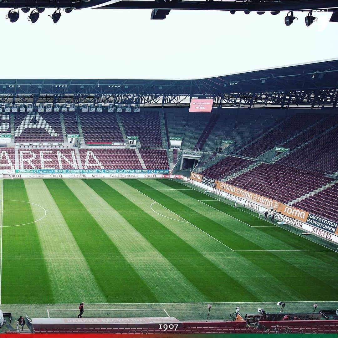 FCアウクスブルクさんのインスタグラム写真 - (FCアウクスブルクInstagram)「Home is where the #❤️/#💚 is!  #fca #fca1907 #fcaugsburg #home #wohnzimmer #wwkarena」6月6日 20時25分 - fcaugsburg1907