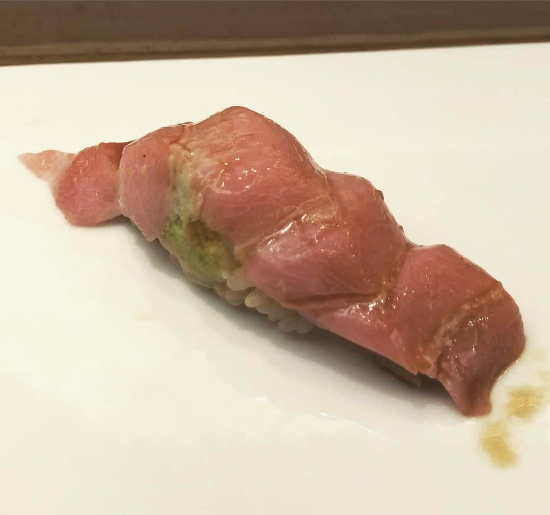ダニエル・カーターさんのインスタグラム写真 - (ダニエル・カーターInstagram)「24 hours in Japan with Skip McCaw & Yuga san. Ive been missing this kind of sushi 👌」6月6日 20時28分 - dancarter_