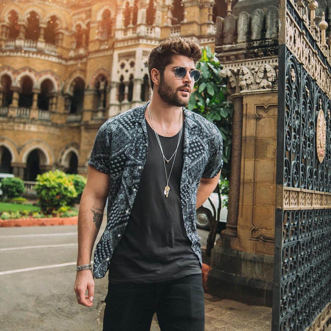 ニック・ベイトマンのインスタグラム：「🇮🇳 on the 🧠 🎶」