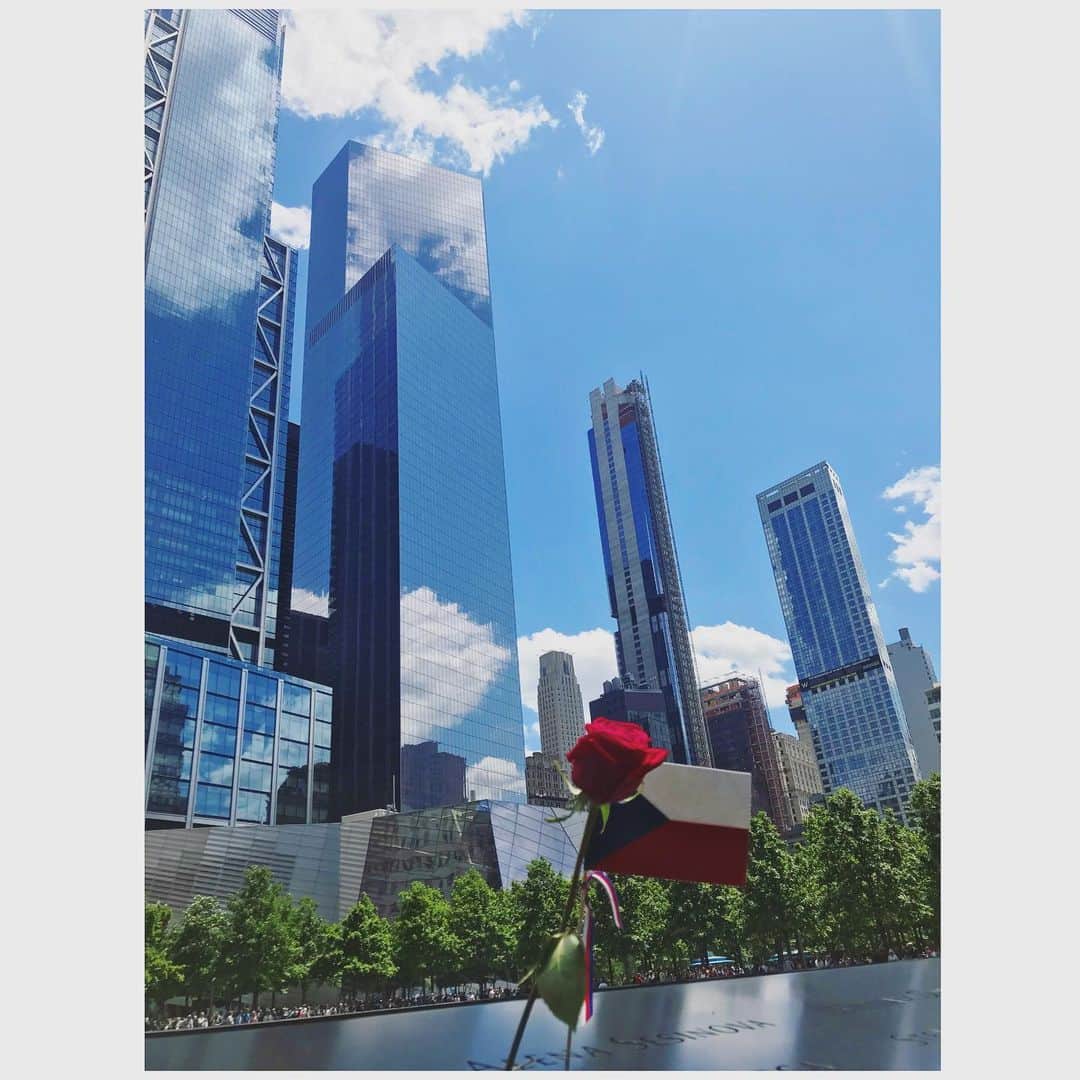 久保山香奈さんのインスタグラム写真 - (久保山香奈Instagram)「. NY🇺🇸1日目🍔🍕🍟🍗 🗽ワールドトレードセンター9.11跡 🗽ブルックリン橋 🗽ハドソンヤードvessel #ニューヨーク#NY#ワールドトレードセンター#ブルックリン橋#ハドソンヤード#vessel」6月6日 20時39分 - kaaana227