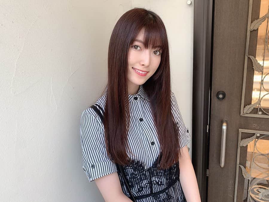 日下部美愛のインスタグラム：「舞台中に傷んだ髪の毛を復活させてきた いつもお世話になってるlewinさんです😭 髪質改善最強！！梅雨とかにうねる方におすすめらしい 小池さんありがとうございました😻 . . #photo #japan #model #me #hair #haircolor #hairstyles #fashion #makeup #selfie #followme #instagood #camera #instadaily #dailylook #selfie #한국 #맞팔 #사진 #데일리 #데일리룩 #인스타사진 #인스타그램 #일본인 #패션 #패션스타그램」
