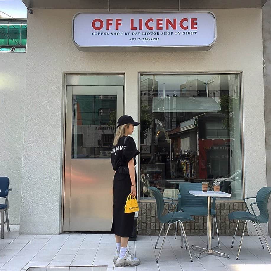 原涼香のインスタグラム：「ㅤㅤㅤㅤㅤㅤㅤㅤㅤㅤㅤㅤㅤ 真顔わらう😂😐ㅋㅋ ここオリジナルTシャツ販売してて 可愛かった~👕 ㅤㅤㅤㅤㅤㅤㅤㅤㅤㅤㅤㅤㅤ」