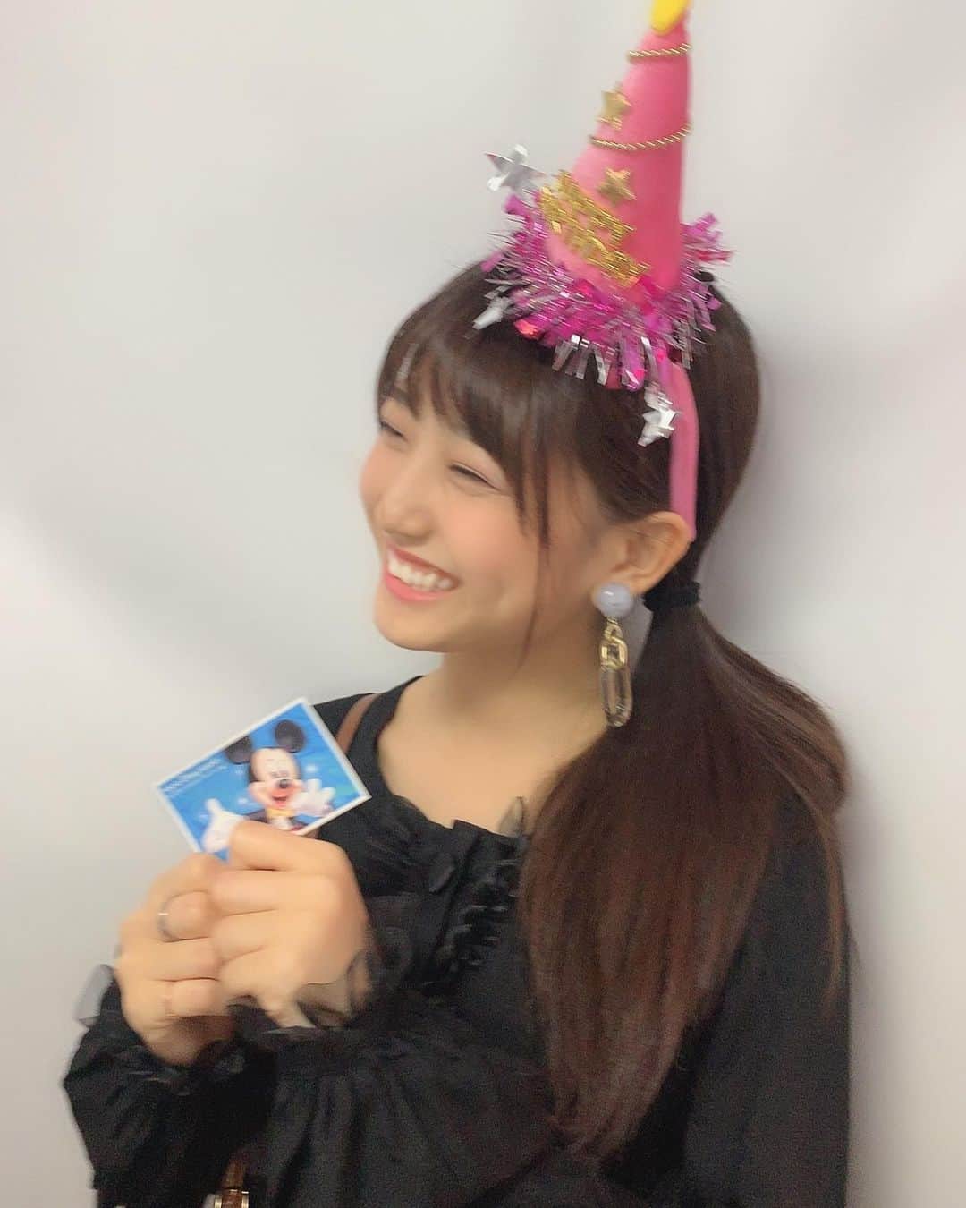 喜多乃愛さんのインスタグラム写真 - (喜多乃愛Instagram)「♥ この前大好きなお友達たちが 誕生日にディズニーチケットをプレゼントしてくれたんです🥺✨ 初めてのディズニーサプライズ！ 嬉しかったー、幸せだったー。。 ありがとう💓 #ディズニーランド  #東京ディズニーランド」6月6日 20時56分 - kitanoa_official