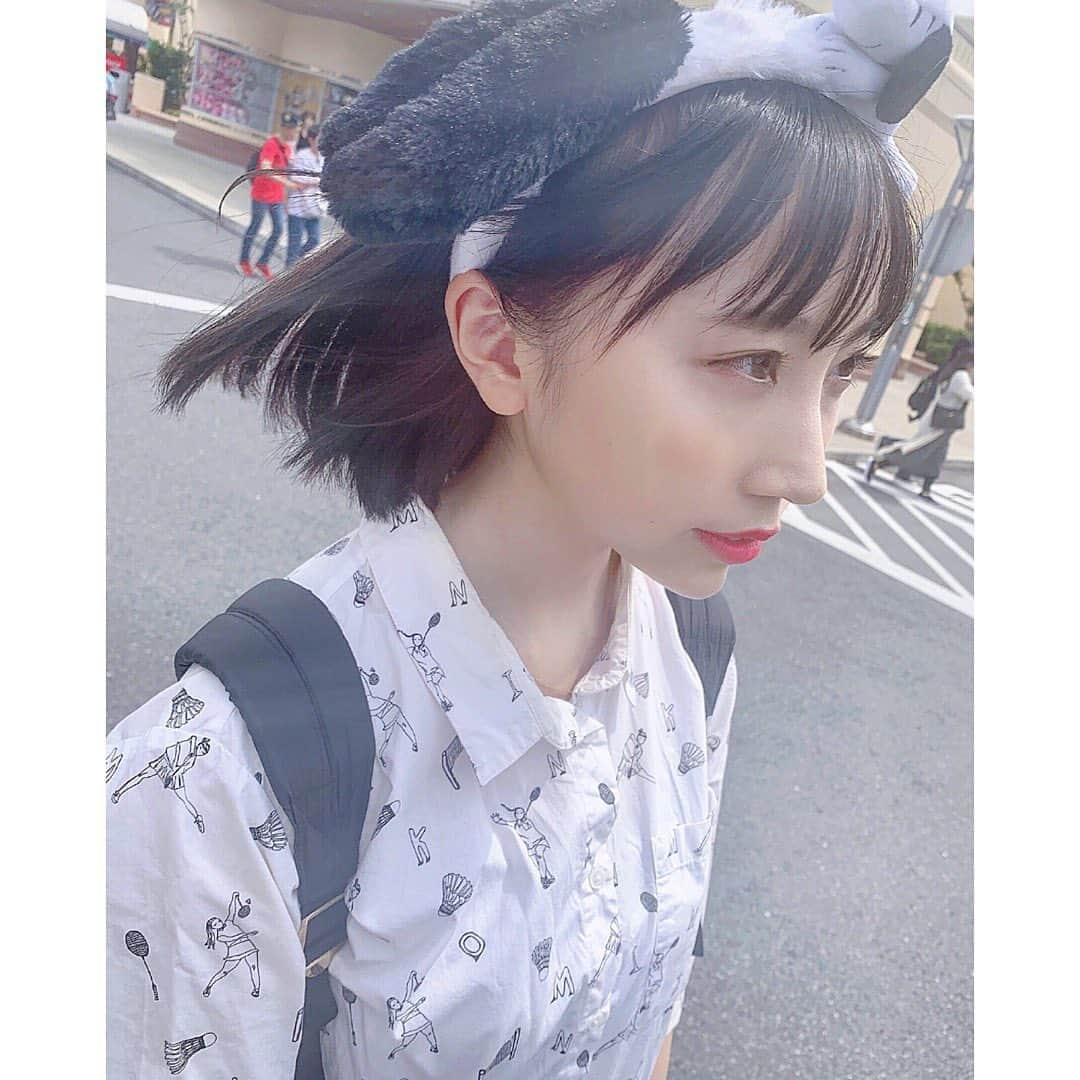 石田千穂さんのインスタグラム写真 - (石田千穂Instagram)「. スヌーピーうさぎになってて かわいかった！！！ 4枚目は日焼け止め塗ってる時、笑 日焼け対策ばっちりしたよん😎 ． #ユニバ #USJ #スヌーピー #スヌーピーコーデ #ふうちほ #STU48 #薮下楓 #石田千穂」6月6日 20時52分 - chiho_ishida