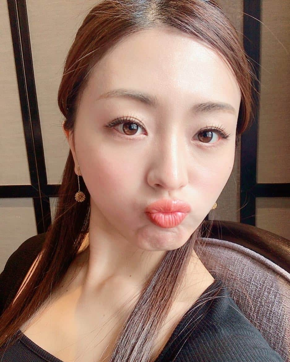 祥子さんのインスタグラム写真 - (祥子Instagram)「😗 お気に入りのイヤリングが… どこかへ行っちゃった🙄 #アクセサリー #イヤリング #行方不明  #accessory #earrings #お気に入り#슬프다 #ㅠㅠ」6月6日 20時58分 - sho_ko.0413