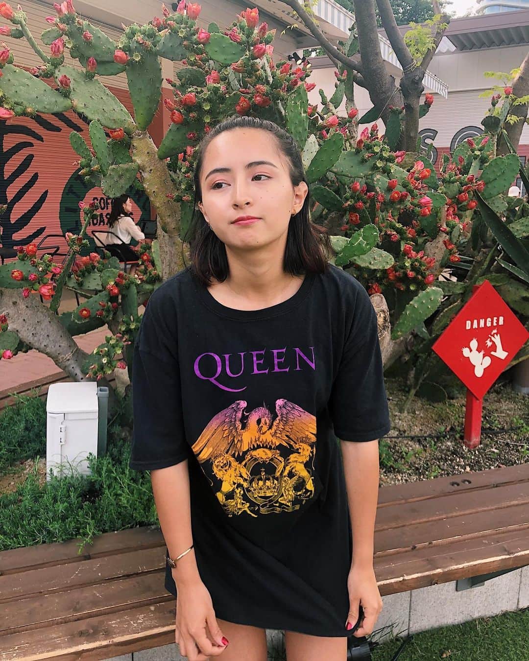 Julia Castroさんのインスタグラム写真 - (Julia CastroInstagram)「👑LOVE QUEEN👑 * #fashion #outfit #ootd #outfitoftheday #queen #freddiemercury  #tshirt #bandshirt  #music #lover #forever #summer #style #ファッション #服 #tシャツ #バンド #バンドt #夏服 #音楽 #アーティスト #尊敬 #歌手 #音 #julifashion」6月6日 21時01分 - julia.c.0209