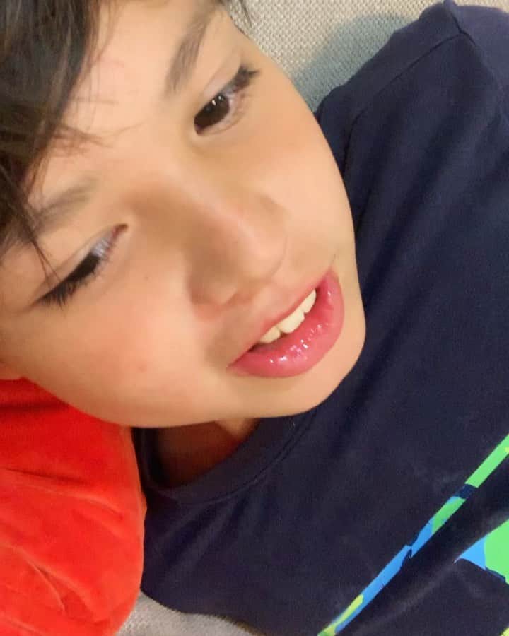バイリンガル3兄妹のインスタグラム：「天龍を知らない息子による天龍のモノマネ。 ・ ・ 空雅がデスボイス的な声で喋ってたので「天龍です」と言わせてみました。😂😂 ・ ・ #天龍源一郎 #声ガッサガサ #みんな知ってる？ #空雅 #小6男子 #バイリンガル3兄妹」