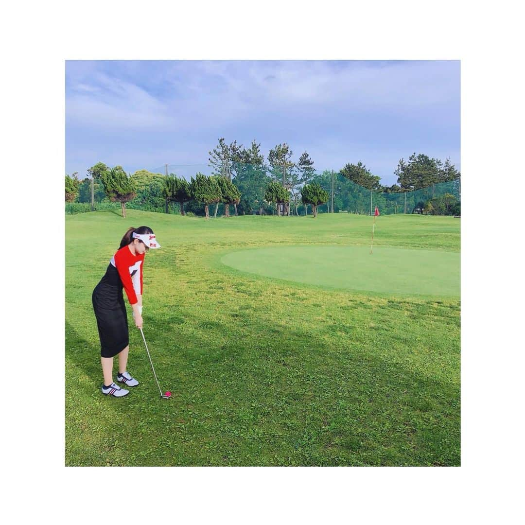 田丸あかりのインスタグラム：「夜勤明けはショートコースへ⛳️✨ . この距離が難しいんだよねぇ🏌️‍♀️ . . 練習あるのみですね😂🌼💕 . . #ゴルフ #ゴルフ女子 #callaway #srixon #adidas #ショートコース #休日の過ごし方 🌸✨」