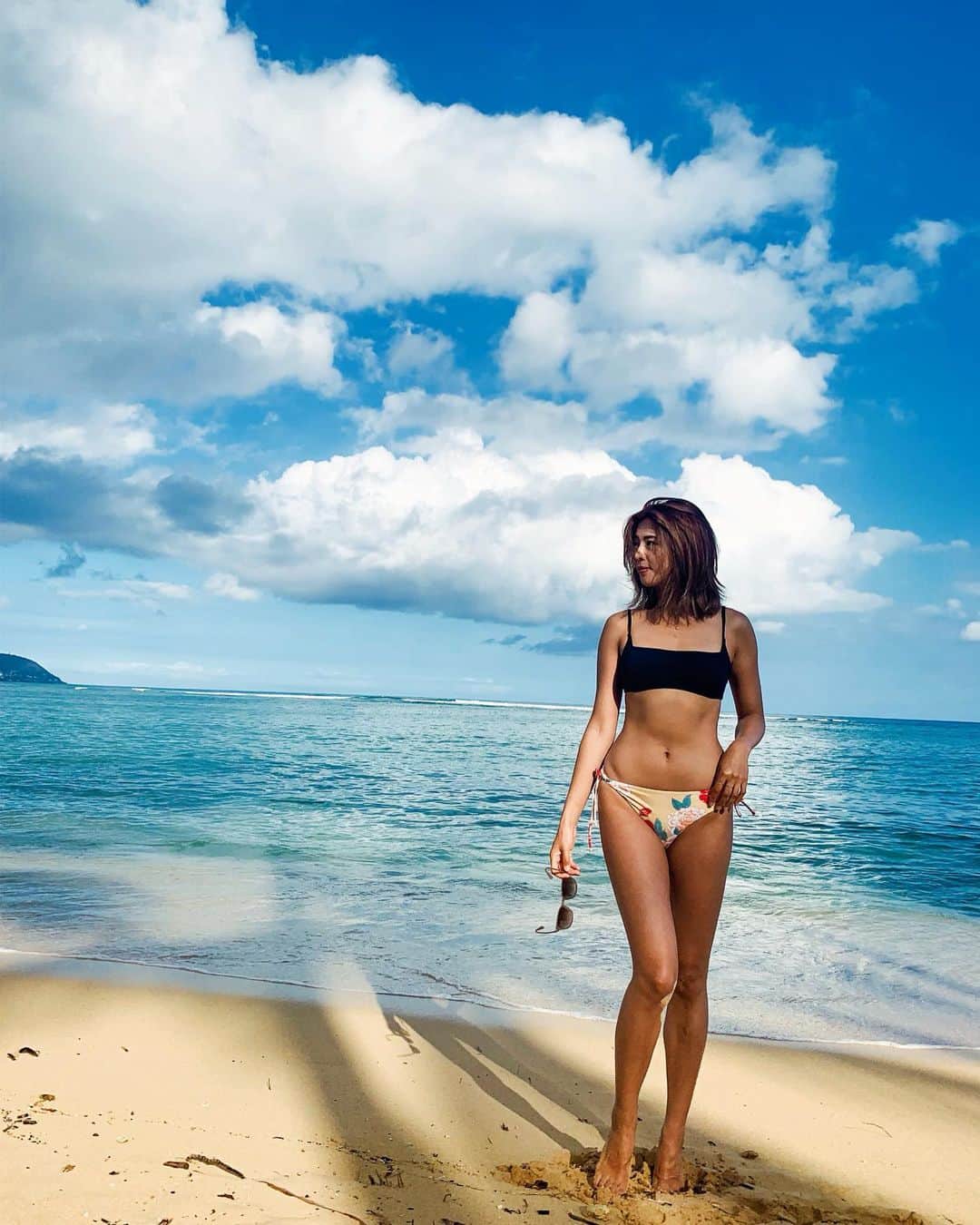 吉田夏海さんのインスタグラム写真 - (吉田夏海Instagram)「💙💙💙 . 最近の暑さに体が全然ついていけない🥵 . みんなも体調崩さないように気をつけてね🥺🙏 . #summer  #sea #hawaii」6月6日 21時11分 - natsumiiiiiiiiiii