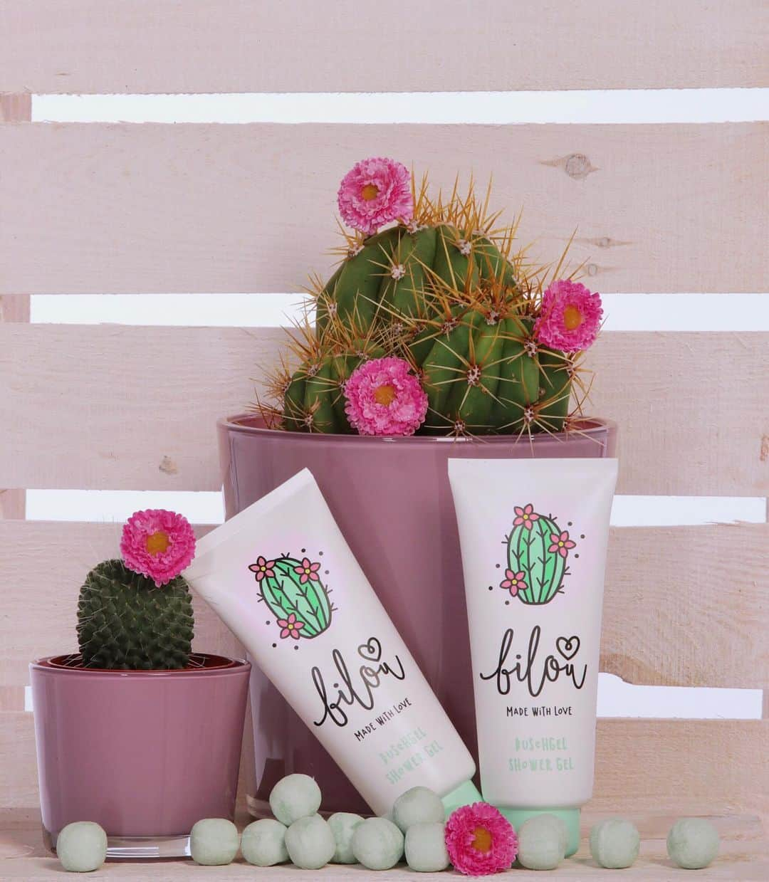 Bibiさんのインスタグラム写真 - (BibiInstagram)「AB JETZT gibt es von #bilou auch Duschgele 😍 „Bloomy Cactus“ & „Chewy Sweets“ - 2 sommerliche Sorten 🥰 Bin so gespannt, was ihr zu dem Produkt & den Gerüchen sagt 🙈 w e r b u n q」6月6日 21時12分 - bibisbeautypalace