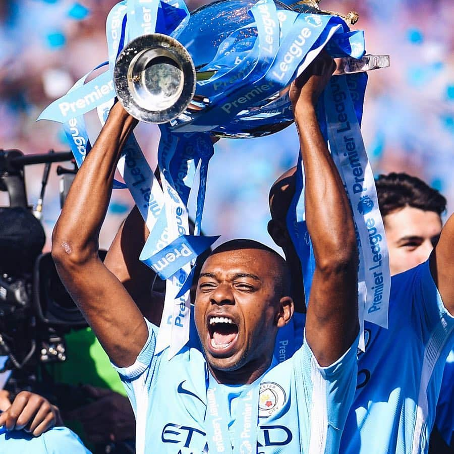 マンチェスター・シティFCさんのインスタグラム写真 - (マンチェスター・シティFCInstagram)「6️⃣ years of @fernandinho ⁣ ⁣ #OnThisDay in 2013, Fernandinho signed for City 😍⁣ ⁣ #mancity」6月6日 21時14分 - mancity