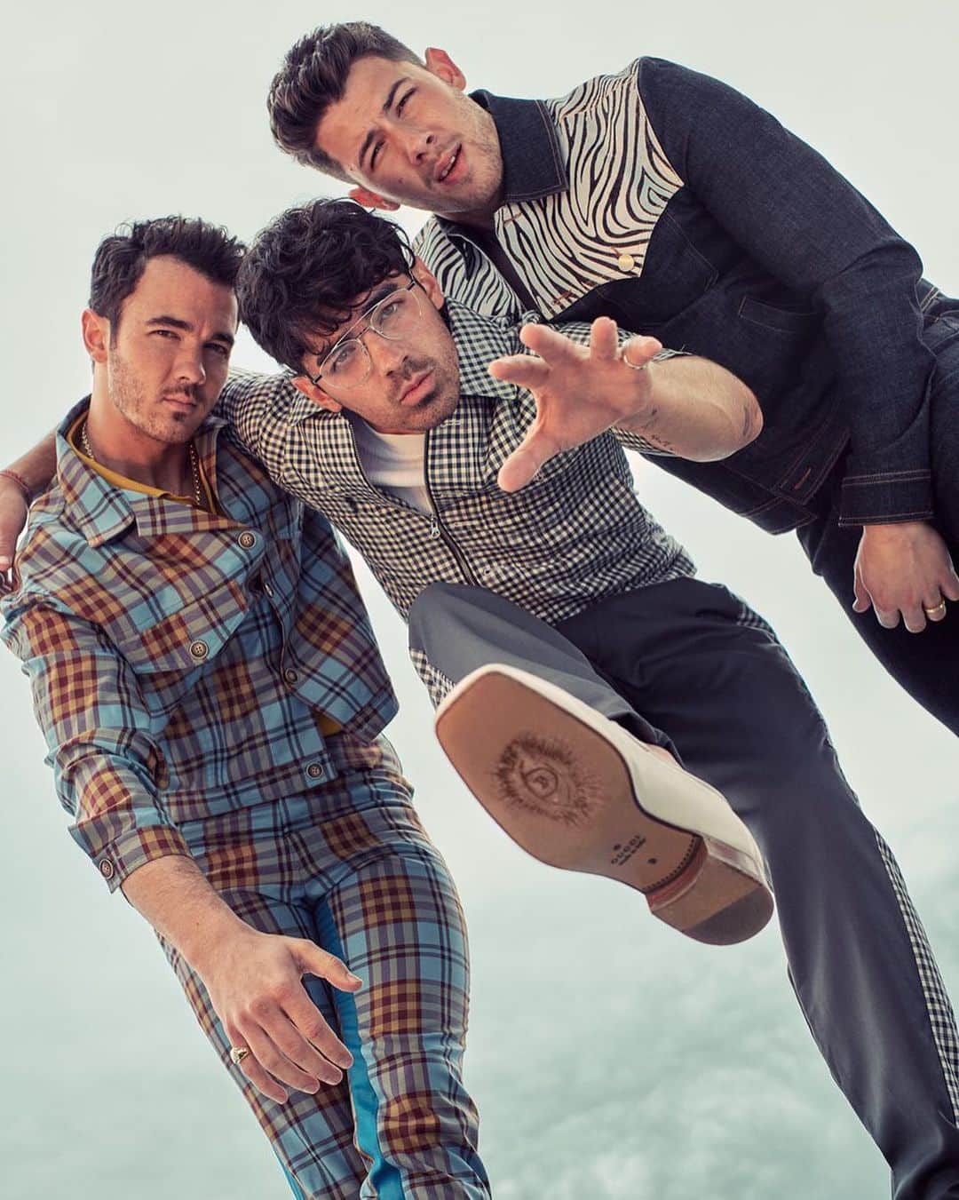 Harper's BAZAARさんのインスタグラム写真 - (Harper's BAZAARInstagram)「"It’s surreal, being able to do this again." - @kevinjonas says. The @jonasbrothers open up about new music, their wives, and why this time in the spotlight is different for BAZAAR.com’s latest digital cover story. Click the link in bio for the full feature.  Photographer: @ericraydavidson Fashion Director: @kerrypieri Stylist: @avoyermagyan Groomer: @mnmachado Bookings: @whatisnojan  Executive director: @joyann_king」6月6日 21時15分 - harpersbazaarus