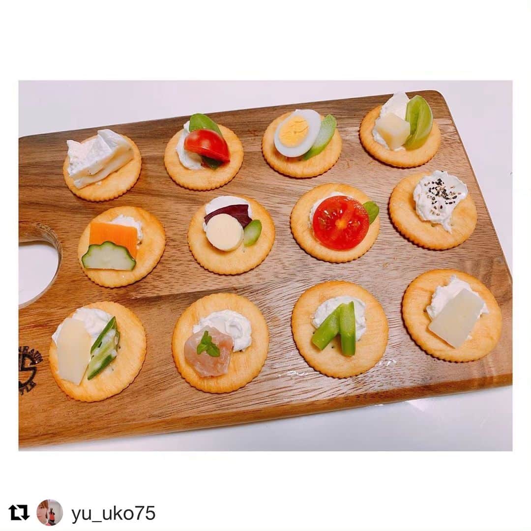 のインスタグラム：「楽しい挑戦💚たくさんの種類のカナッペが出来てすごいですね😆✨今夜も素敵なワイン時間をお過ごしください🥂🍾🌙 . . . カーヴでフォローさせて頂いた方、または#おうちバル を付けて投稿すると、カーヴでシェアさせていただきます！ . . . #Repost @yu_uko75 with @get_repost ・・・ * 今日は今家にある食材だけで 何種類のカナッペが作れるかな という自己満的な挑戦をしてみた😂 #家呑み#おうち居酒屋#おうちご飯 #宅飲み#宅呑み#夕飯#夕食#晩酌 #飲酒#飲酒タグラム#instfood #おつまみ#クッキングラム#家飲み #wine#ワイン#赤ワイン#白ワイン #スパークリングワイン#cooking #champagne#シャンパン#dinner #お酒好きな人と繋がりたい #ワイン好きな人と繋がりたい  #シャンパン好きな人と繋がりたい #おうちバル」