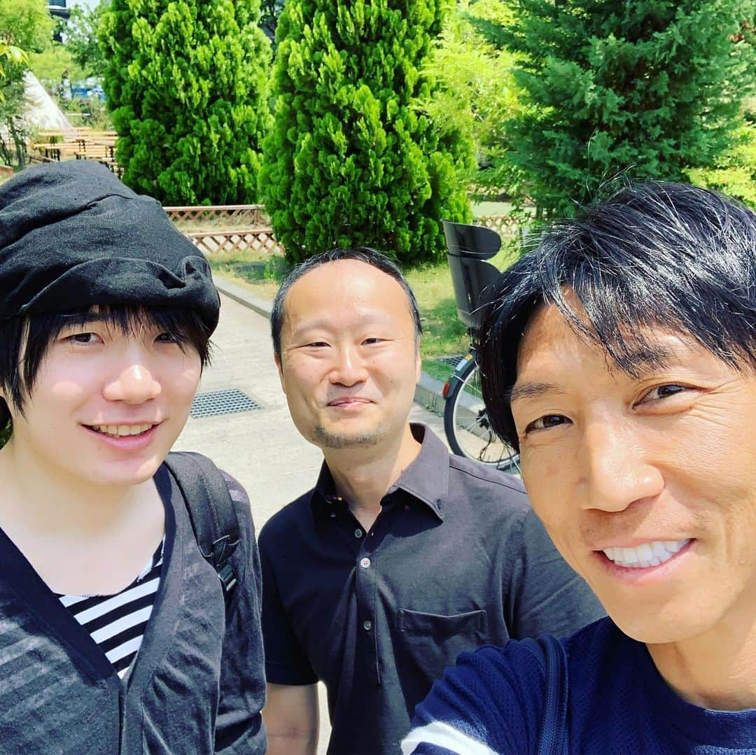 波戸康広さんのインスタグラム写真 - (波戸康広Instagram)「・﻿ 将棋連盟フットサル部課外授業🎵﻿ ﻿ 渡辺明二冠や佐藤天彦九段と早めに合流！  異業種仲間でボール蹴りました⚽️﻿ ﻿ 2時間休みなしはキツかった…💦﻿ ﻿ ﻿ ﻿ ﻿ #将棋連盟 #フットサル #タイトルホルダー #棋士﻿ #将棋親善大使 #波戸康広 #instaphotos ﻿#貴族 #instagood ﻿#棋王 #王将 #永世棋王 #永世竜王  #渡辺明 #佐藤天彦 ﻿#前名人 #ボールは人を繋ぐ ﻿ ﻿ ➖➖➖➖➖➖➖➖➖➖➖➖➖➖﻿﻿ ﻿﻿﻿ 波戸康広 公式ウェブショップはプロフィールから👆﻿﻿﻿ 無料メルマガのご登録で、ここでしか語らないことを配信中‼️﻿﻿﻿ プレゼントキャンペーンの応募もできます💡﻿﻿﻿ 是非遊びに来てね✌️✨﻿﻿」6月6日 21時25分 - hato.official