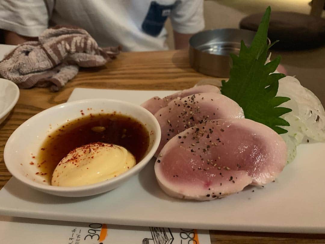 池田真一のインスタグラム：「爆裂キワメキライブありがとうございました！ 毎回楽しいライブです！ 爆ちゃんいつもありがとう😁 6月18日に姉妹ライブのダブルアートのLet's enjoy Liveがあります！ 皆さんお待ちしております！ 今日はマユリカのしょうごとご飯来てます！」