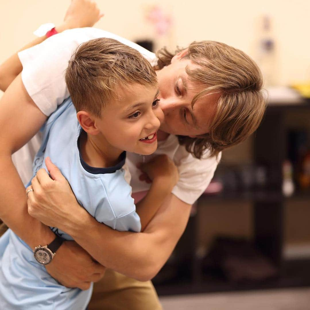 ルカ・モドリッチさんのインスタグラム写真 - (ルカ・モドリッチInstagram)「Happy birthday my big boy, miss you so much.❤️😍🎂 Pure love! 🙏🏻🙏🏻🙏🏻 #IVANO9️⃣」6月6日 21時27分 - lukamodric10