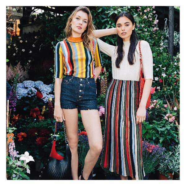 ソニアリキエルさんのインスタグラム写真 - (ソニアリキエルInstagram)「Signature stripes  #verticalstripes #newstripes #multicoloured #knit #flowermarket #iledelacite #paris #springtime #prefall19 #rykiel」6月6日 21時39分 - soniarykiel