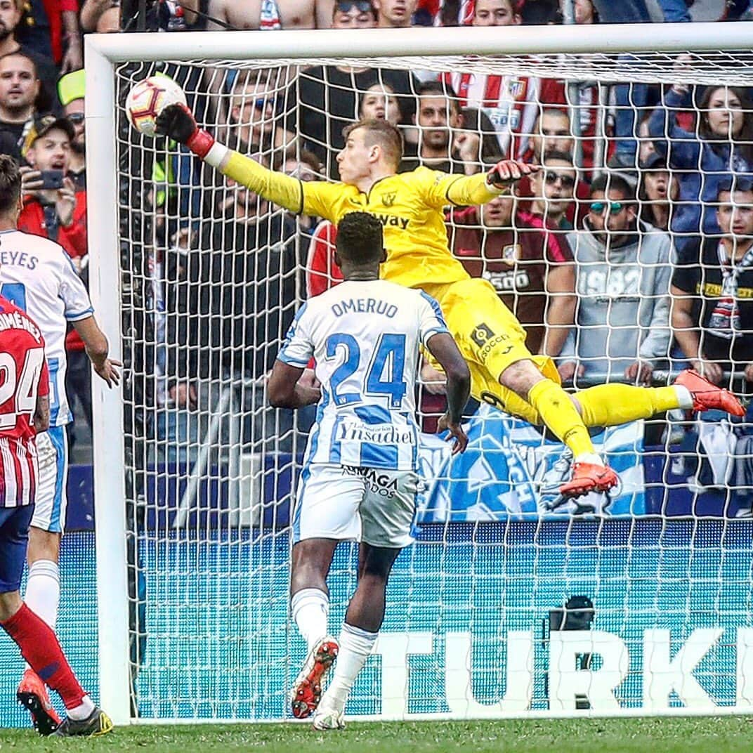 LFPさんのインスタグラム写真 - (LFPInstagram)「😱✈️ • #Leganes #LaLigaSantander #LaLiga #Lunin」6月6日 21時32分 - laliga