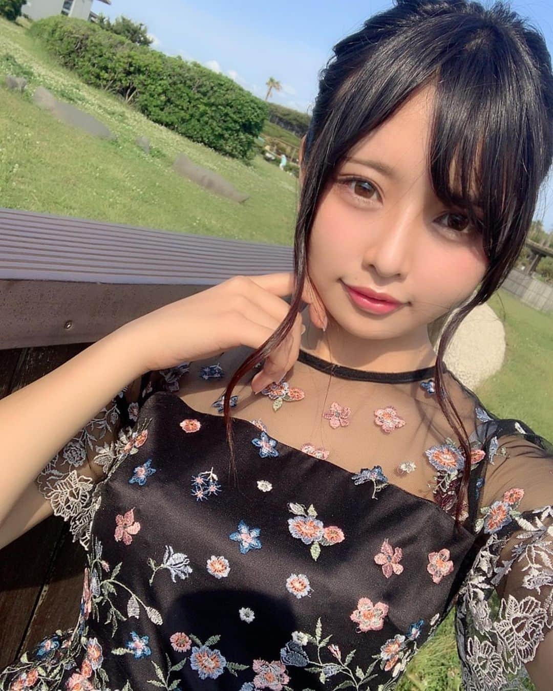 橋本ひかりのインスタグラム：「ひかりも服着るんだよ。知ってた？🐇 ・ ・ #グラドル自画撮り部 #グラドル  #ポートレート #portrait #私服コーデ #lilybrown #私服 #japanesegirl #橋本ひかり #model #オフショット」