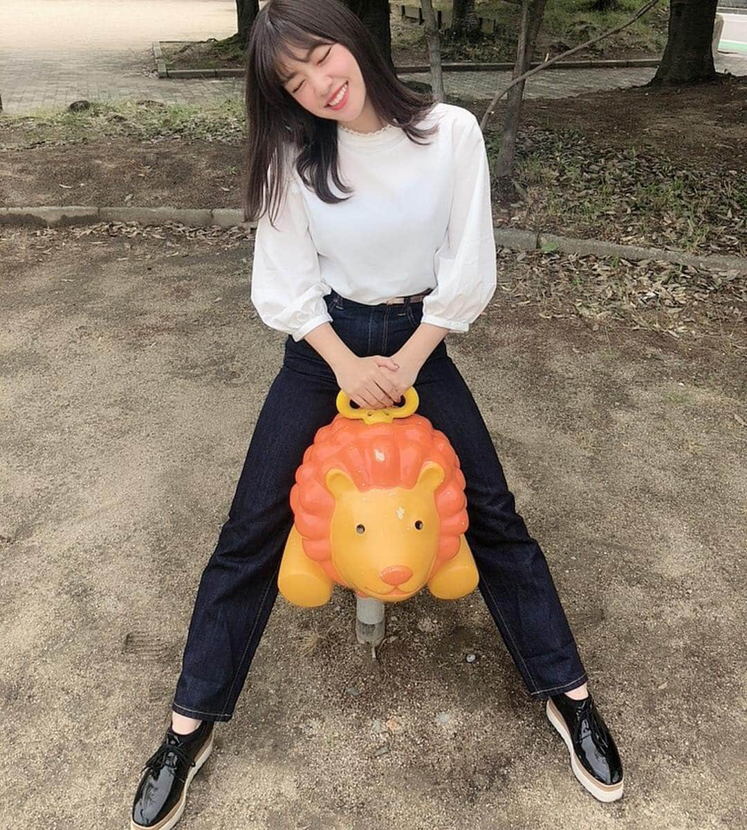 中嶋桃花さんのインスタグラム写真 - (中嶋桃花Instagram)「こないだ公園行った時の🤣  ライオンさんと🦁」6月6日 21時44分 - momoka_nakajima