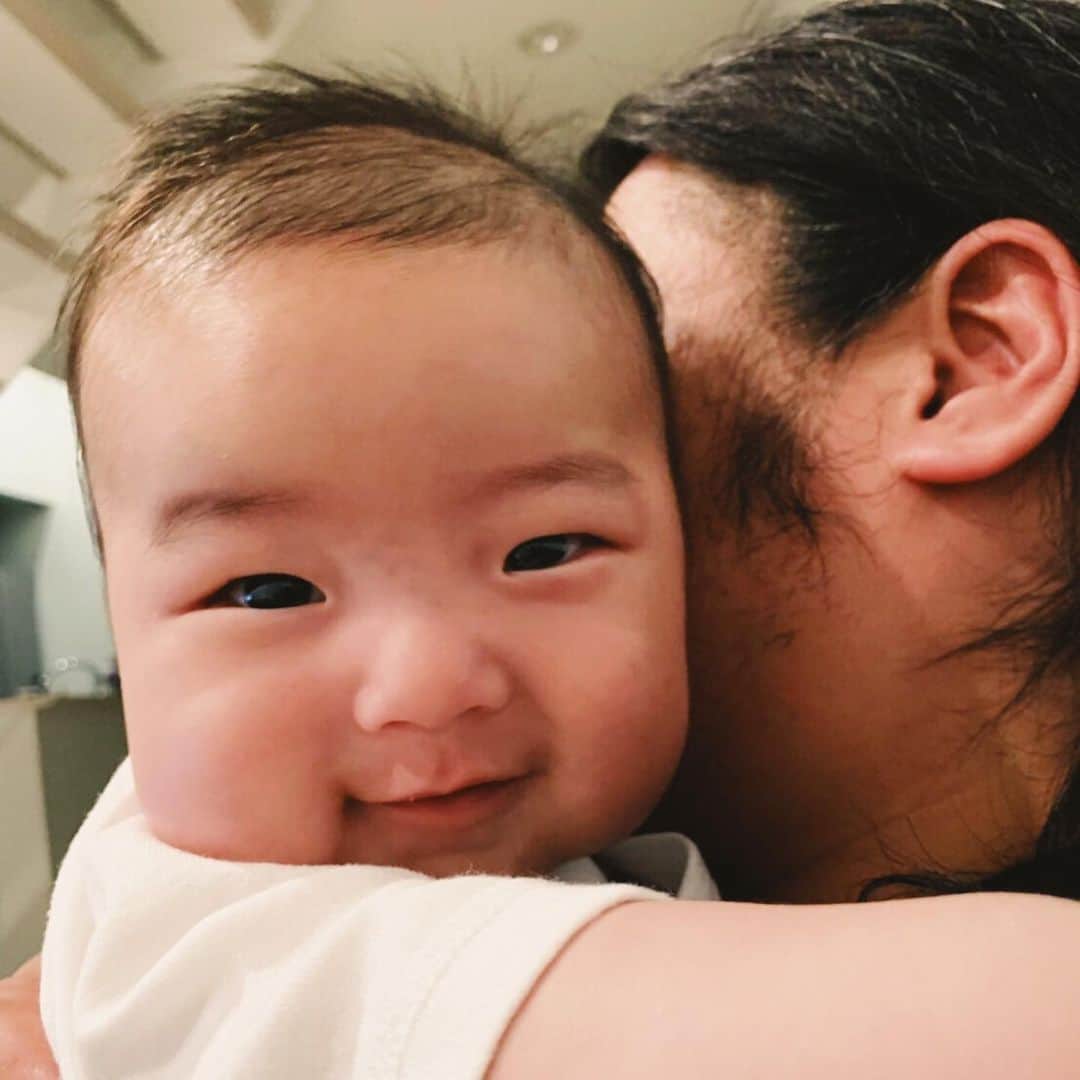 柏木作夢さんのインスタグラム写真 - (柏木作夢Instagram)「ホンマによう笑う子で父ちゃん嬉しいよ。  #baby #son #family #love #lovely #instapic #photooftheday #smile #rough #instagood #instadaily #l4l #f4f #赤ちゃんのいる生活 #Keshiki #柏木景色」6月6日 21時58分 - samukashiwagi