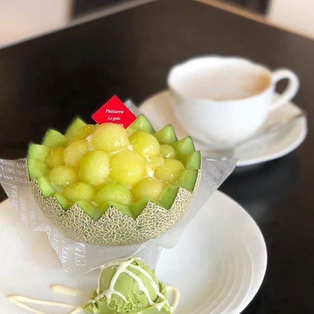 のインスタグラム：「.⠀ 【#uwasa_愛知】⠀ 名古屋市中川区に店を構える洋菓子店「パティスリー プレール」をご紹介💁✨⠀ ショートケーキやチョコレートケーキなど、定番のケーキをはじめ、ギフトにもおすすめな洋菓子など、スイーツ好きにはたまらない🍰🌌⠀ お写真は、メロン好き必見の「もぎたてメロン」です😍🎶⠀ いっぱいのメロンの果実の中はメロンのムースが…🍈💓⠀ ＊⠀⠀⠀⠀ ↓素敵なアカウントはこちら⠀⠀⠀⠀ [photo by:@dandankamo]⠀⠀⠀⠀ ＊⠀⠀⠀⠀ <<✏️=========================>>⠀⠀⠀⠀ グルメに関する素敵なお写真を⠀⠀⠀⠀ 厳選してご紹介しています📷🌈⠀⠀⠀⠀ 【 @uwasa_gourmet 】 or 【 #uwasa 】⠀⠀⠀⠀ をタグ付けであなたの投稿が⠀⠀⠀⠀ Instagramや記事で紹介されちゃうかも👀🎉⠀⠀⠀⠀ 皆さんの素敵なご投稿お待ちしています🌸⠀⠀ <<=========================>>⠀⠀⠀⠀ ＊⠀⠀ #愛知 #名古屋 #名古屋カフェ #パティスリー #カフェ #cafe #カフェ部 #カフェ巡り #スイーツ #sweets #ケーキ #cake #スイーツ部 #スイーツ巡り #グルメ #スイーツ好き #メロン #melon #美味しい #yummy #おやつ #おやつタイム #愛知カフェ #デザート #dessert #インスタ映え #フォトジェニック」