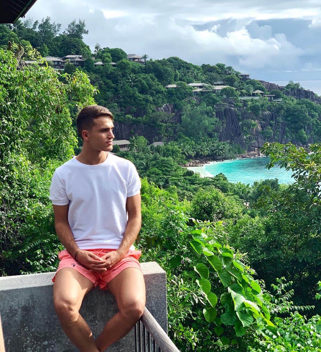デニス・スアレス・フェルナンデスのインスタグラム：「🇸🇨」