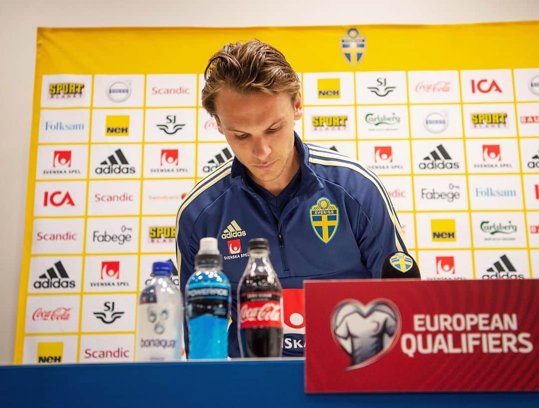 アルビン・エクダルのインスタグラム：「Glad nationaldag Sverige! Vi är redo för match imorgon, är ni? 🇸🇪👌🏻」